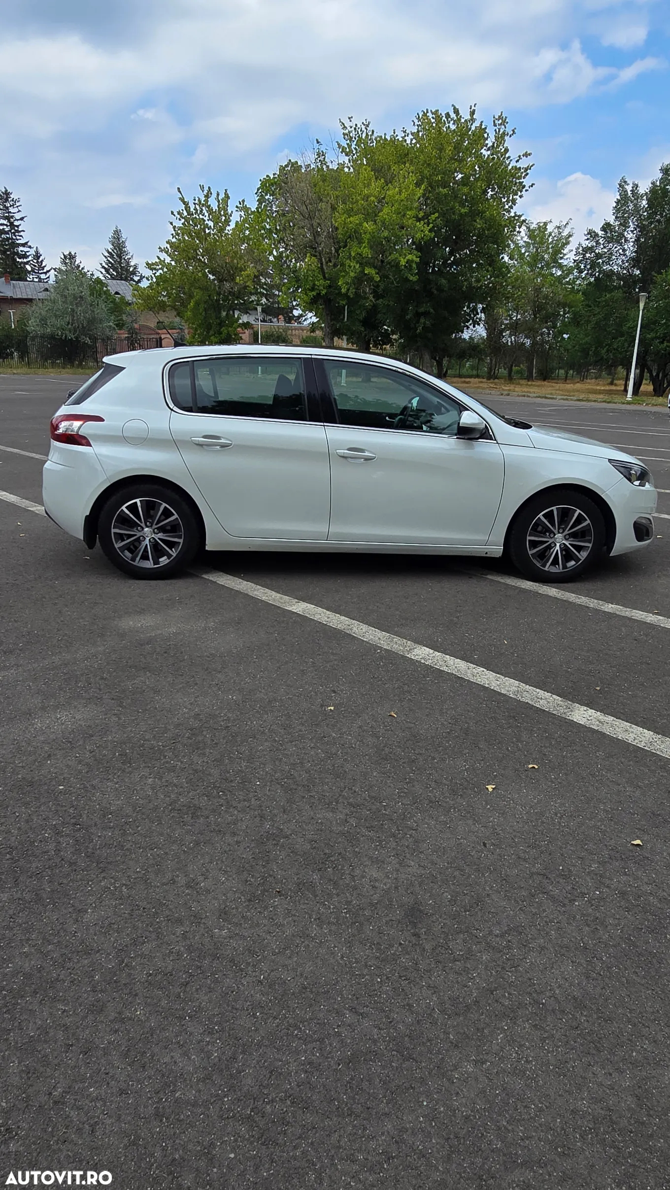 Peugeot 308 1.6 e-HDI FAP STT Allure - 11