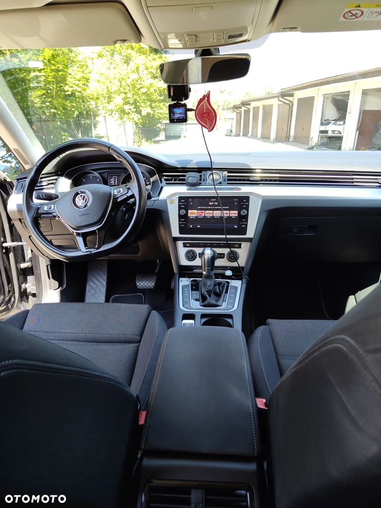 Volkswagen Passat 2.0 TDI SCR DSG Comfortline - 12