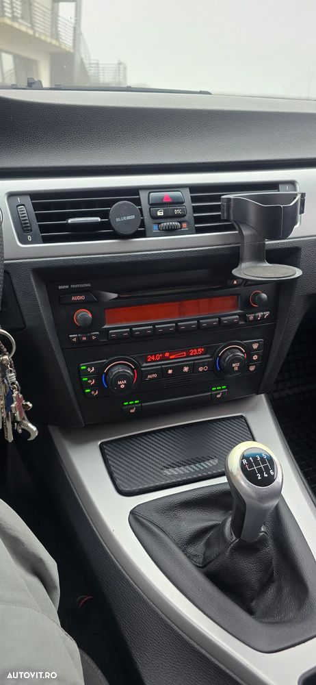 BMW Seria 3 318d DPF Touring - 8