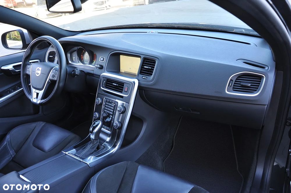 Volvo V60 D4 Geartronic RDesign - 24