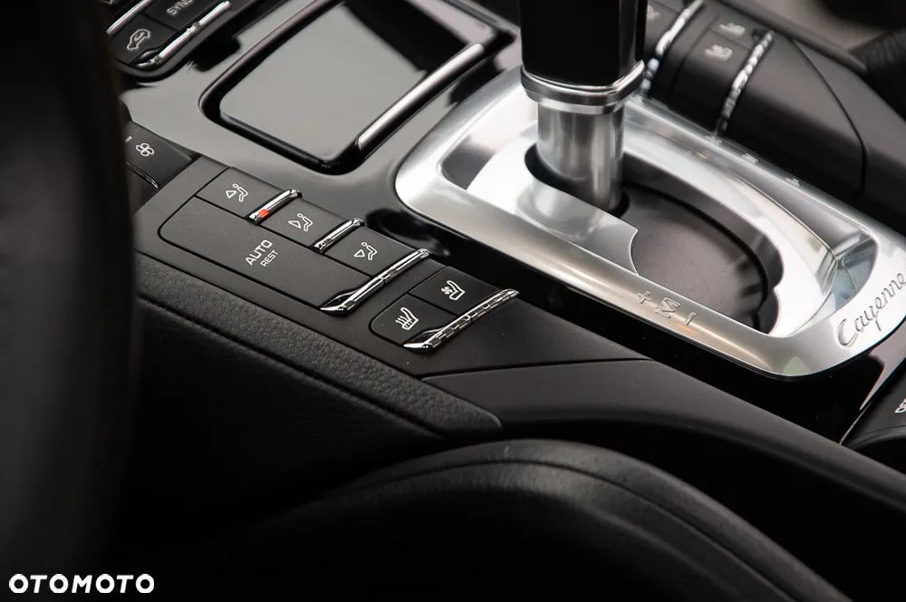 Porsche Cayenne - 14