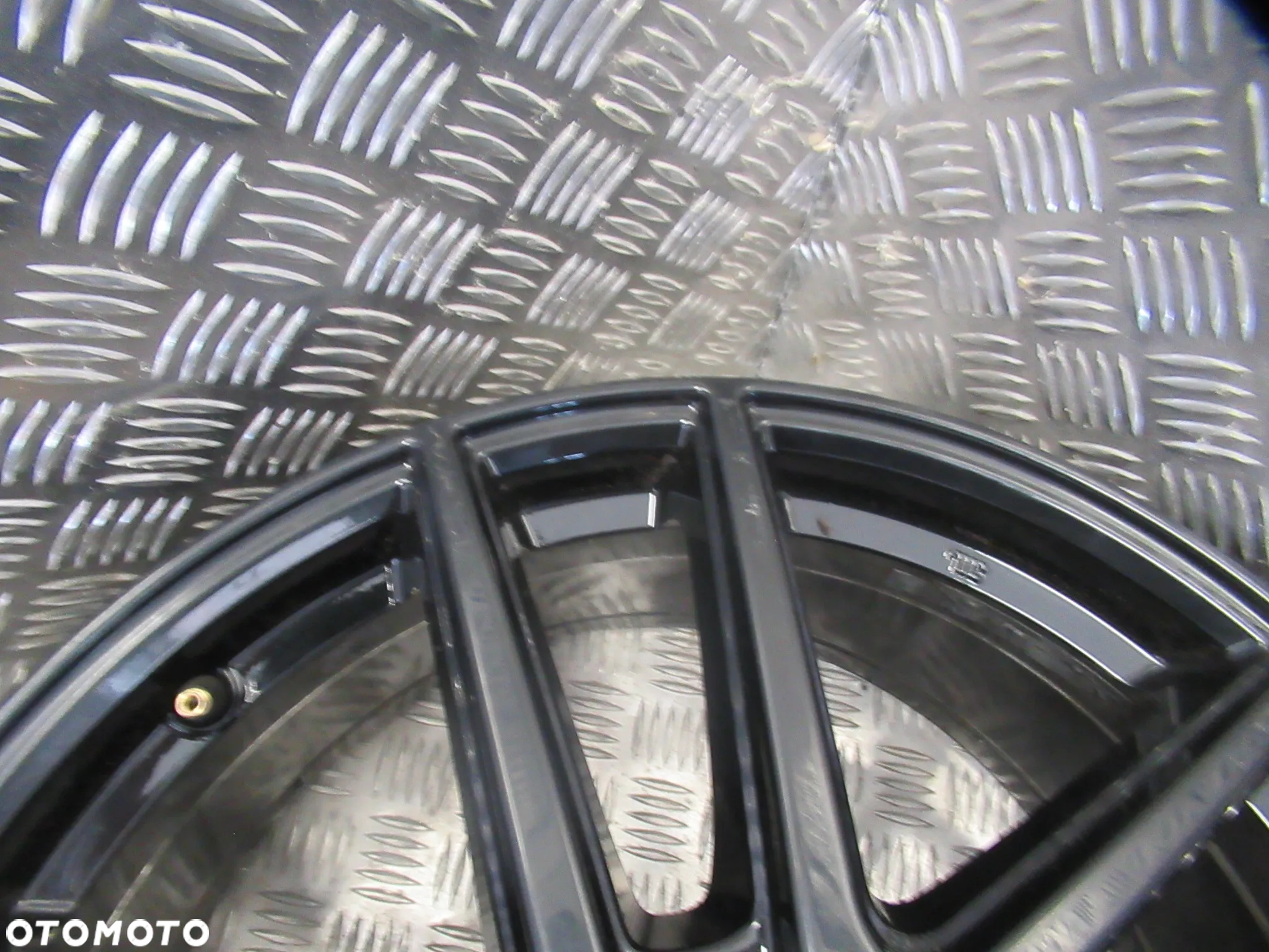 Felgi Vw Arteon Passat T-Rock Tiguan Audi A3 A4 A6 Q2 Q3 Q5 Mercedes Skoda 8Jx19 et47 5x112 - 7