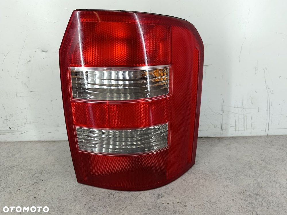 LAMPA TYLNA PRAWA AUDI A2 8Z 8Z0945096 286602 HATCHBACK - 1
