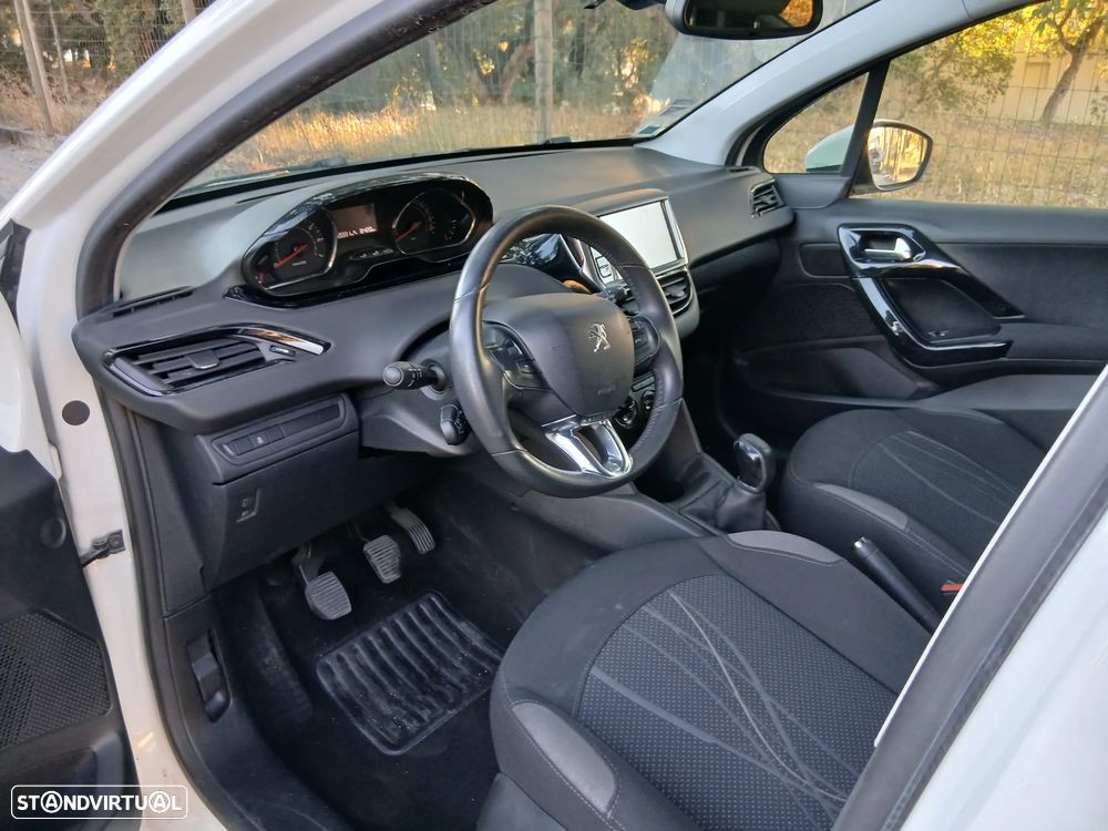 Peugeot 208 - 6