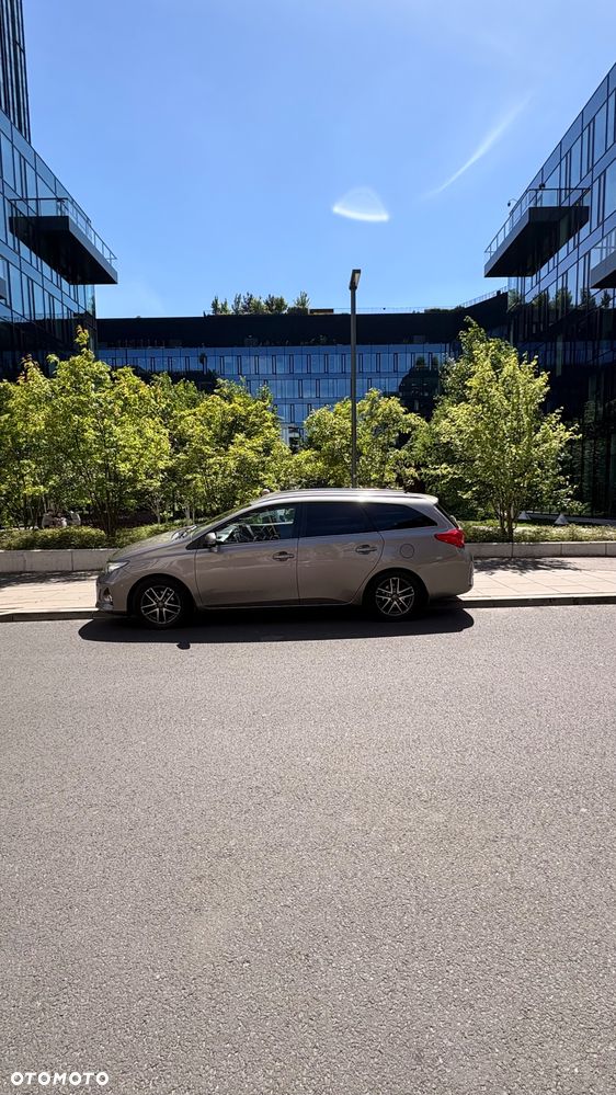 Toyota Auris 1.6 Premium Comfort - 1