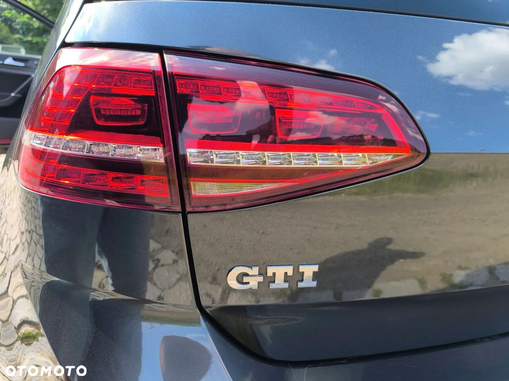 Volkswagen Golf - 17