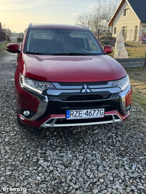 Mitsubishi Outlander - 2
