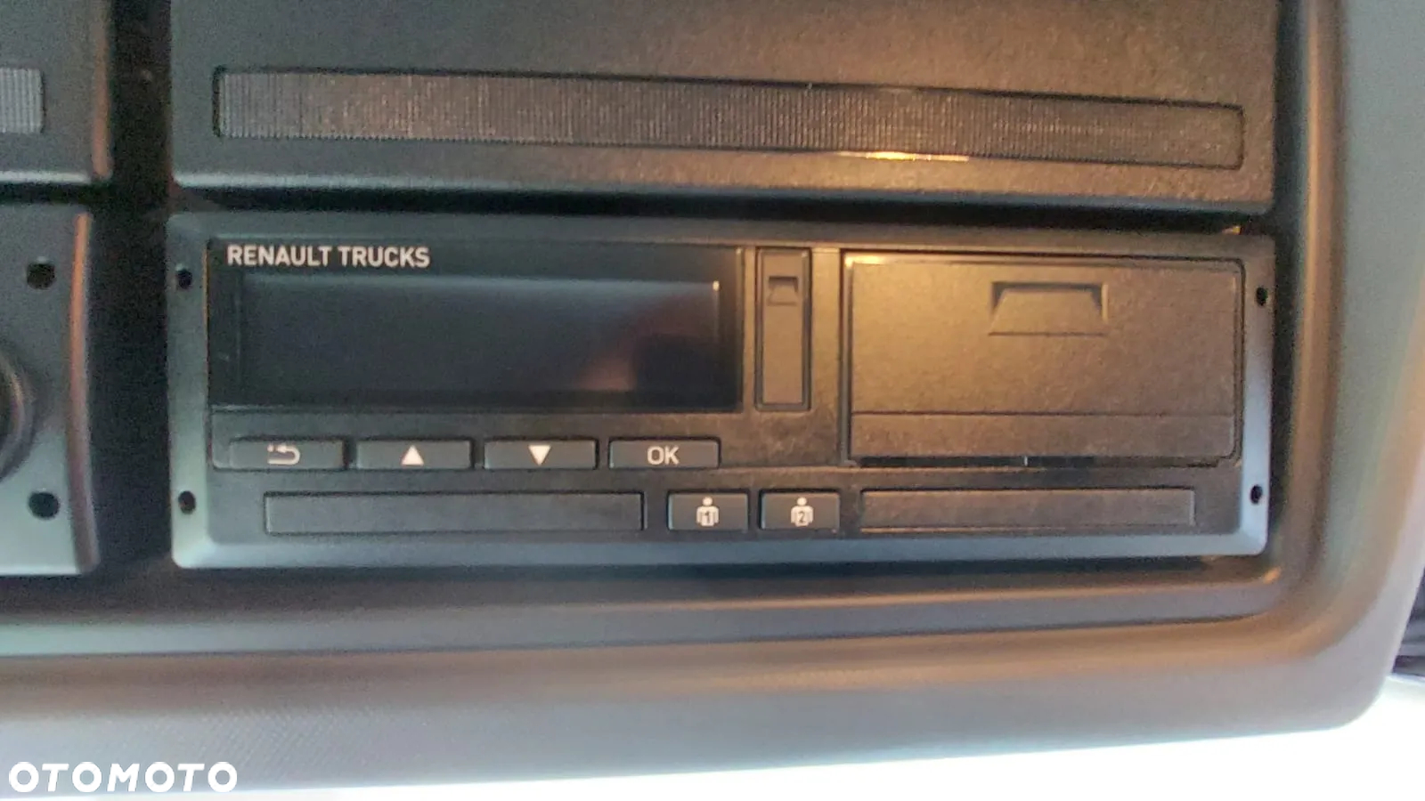 Renault C 480 6X2 - 34