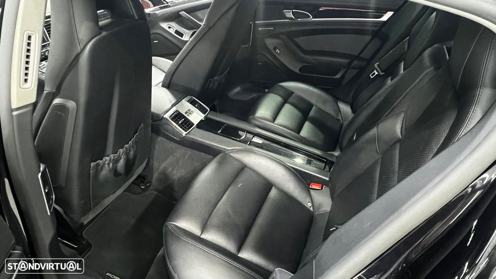 Porsche Panamera 4S - 4