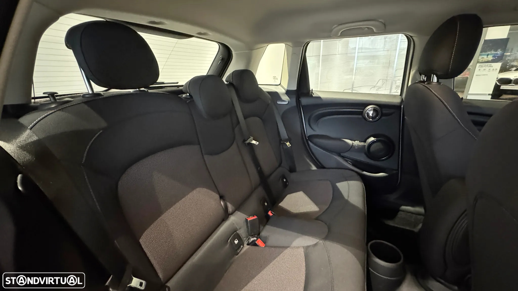 MINI 5 Portas Cooper Premium First Essential - 18