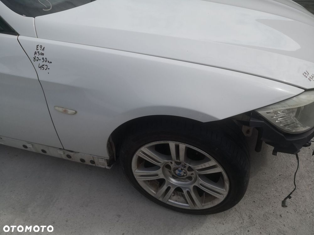Błotnik prawy przedni BMW E90 E91 Alpinweiss A300 w kolor prawy przód oryginał - 1