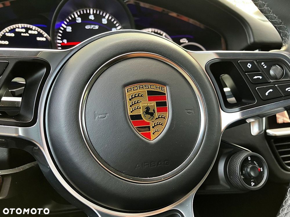 Porsche Cayenne - 35