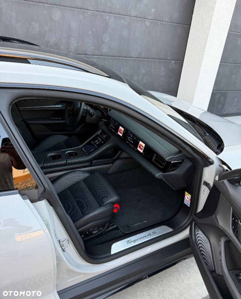 Porsche Taycan 4S Cross Turismo - 19