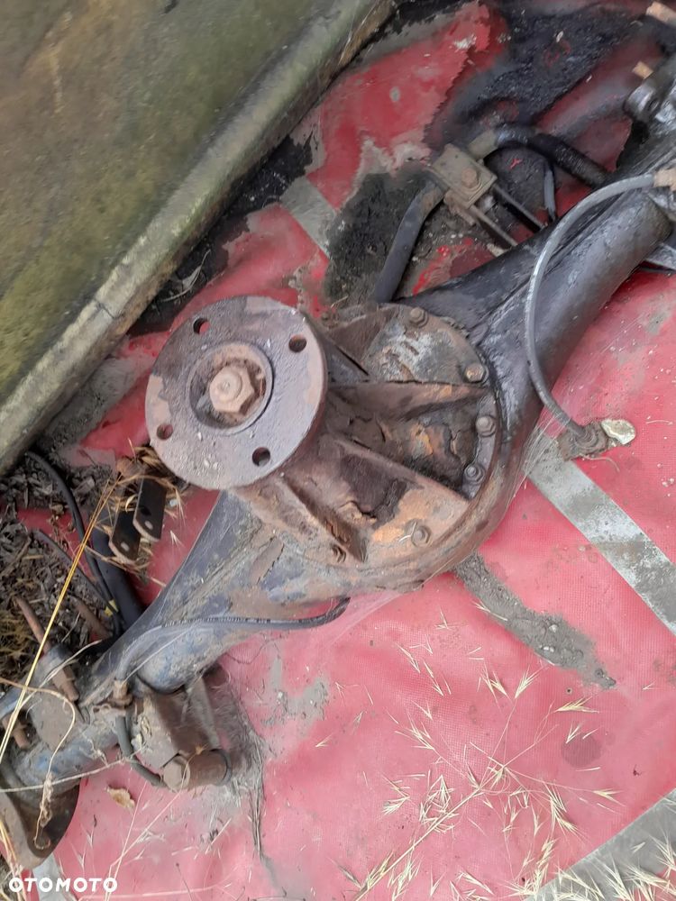 PIASTA TYL RENAULT MAXITY