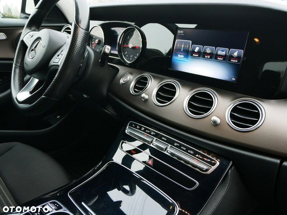 Mercedes-Benz Klasa E 220 d 9G-TRONIC - 23