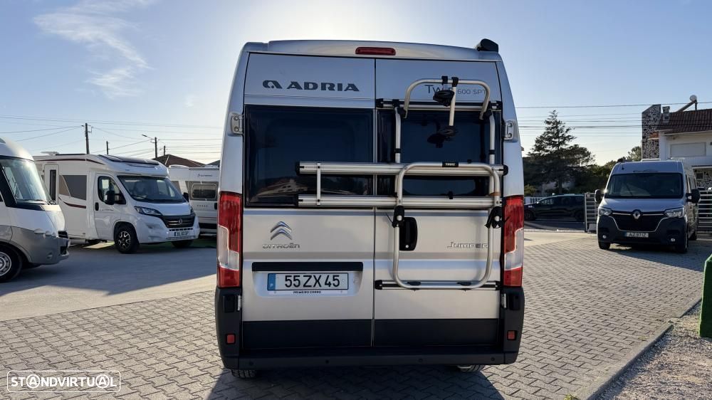 Adria Twin 600 SPT cama transversal - 20