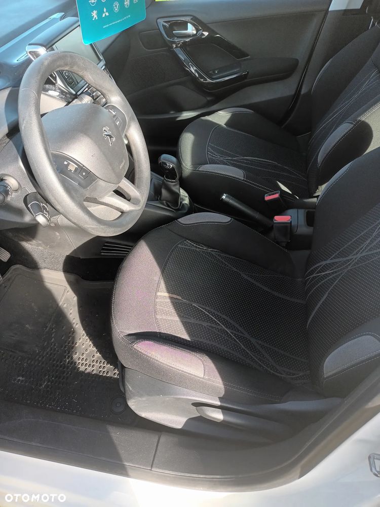 Peugeot 208 - 6