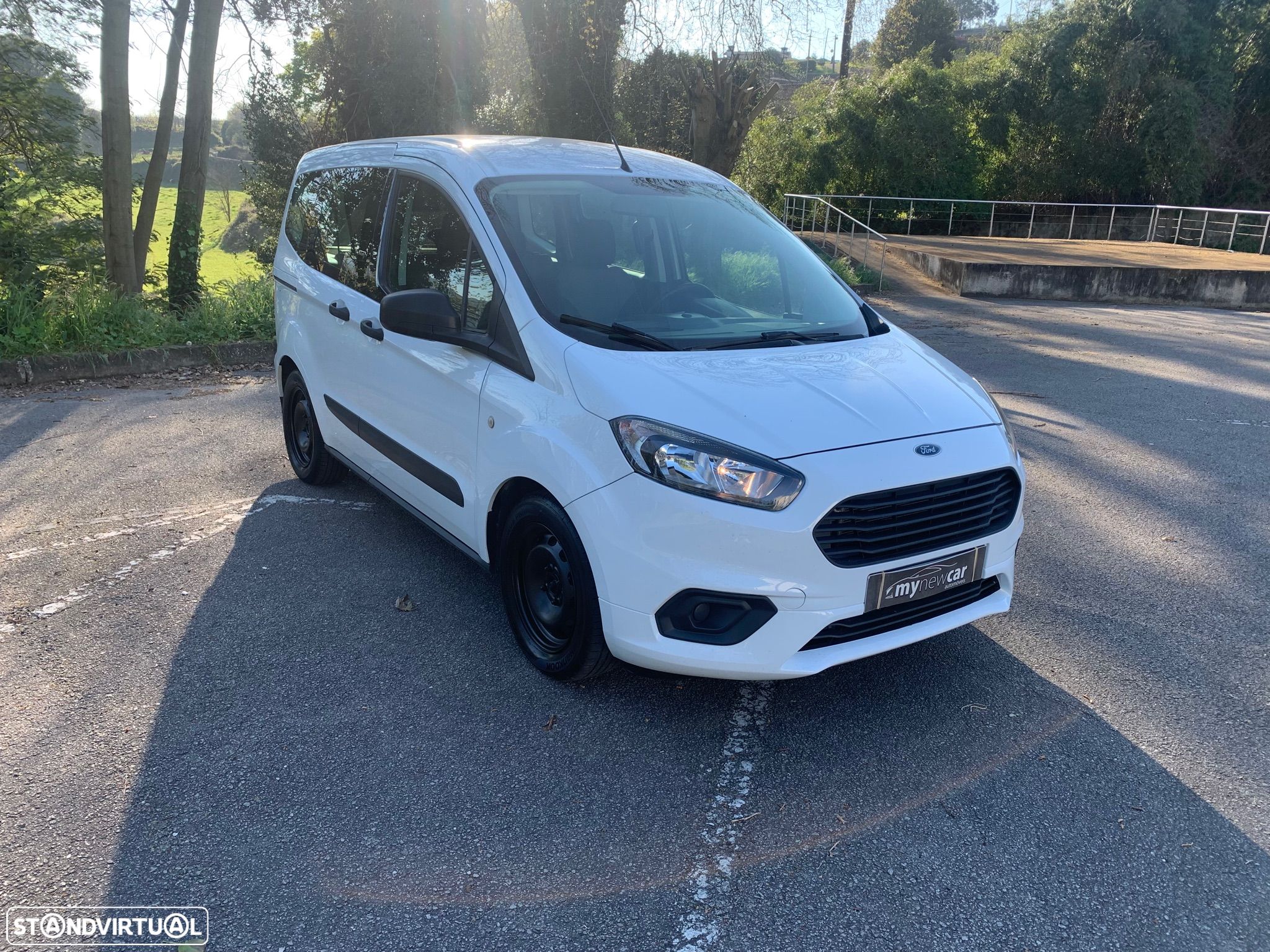 Ford e-Tourneo Custom - 1