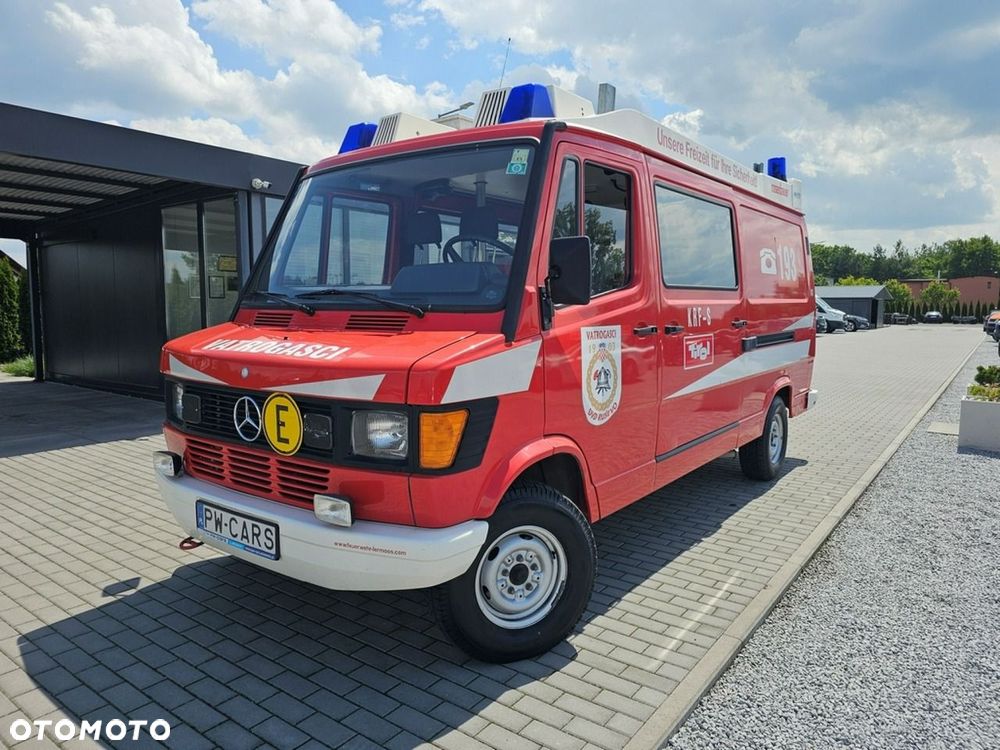 Mercedes-Benz 310 - 1