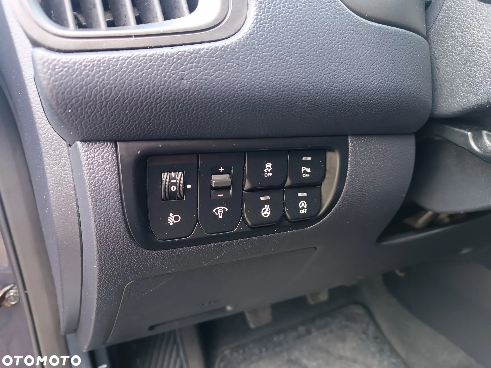 Kia Rio 1.4 L - 11