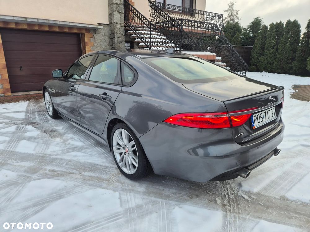 Jaguar XF 3.0 TDV6 R-Sport - 4