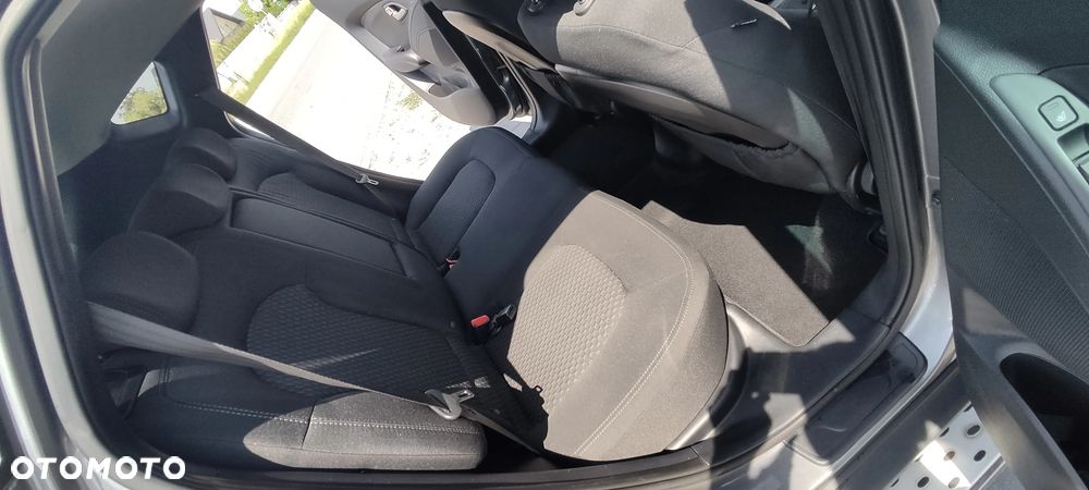 Hyundai ix35 1.6 2WD Fifa World Cup Edition - 29