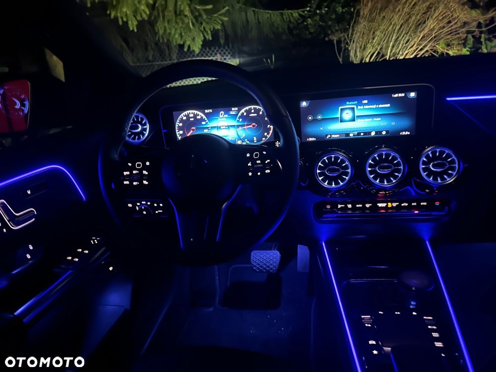 Mercedes-Benz GLA 250 4Matic 8G-DCT - 15