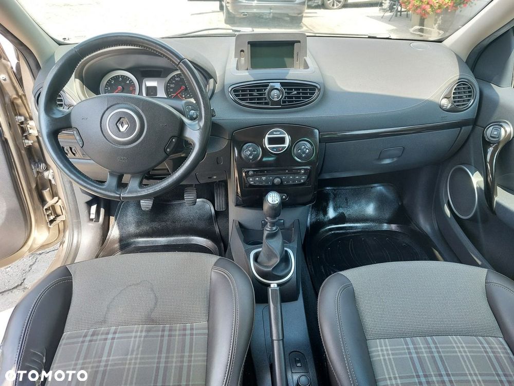 Renault Clio - 17