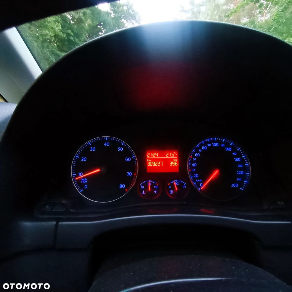 Volkswagen Golf 1.6 FSI Trendline - 6