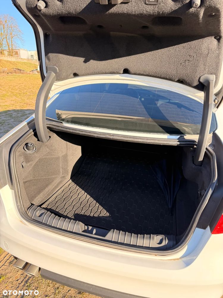 Jaguar XF 2.0 i4D Prestige - 17