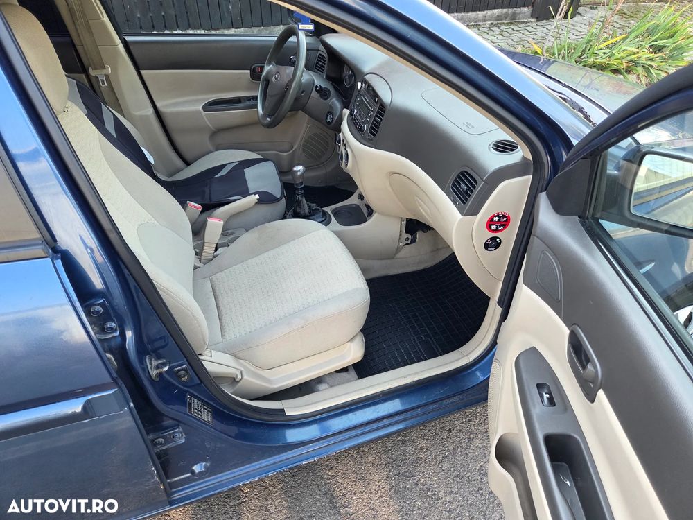 Hyundai Accent - 11