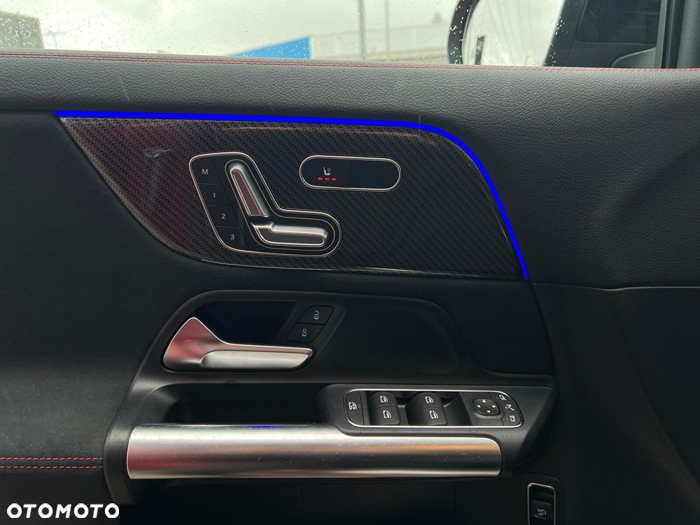 Mercedes-Benz GLA - 9