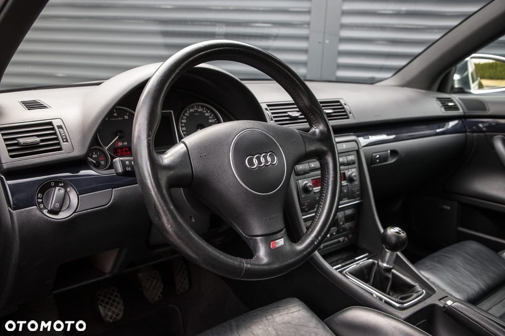 Audi RS4 Limousine - 15