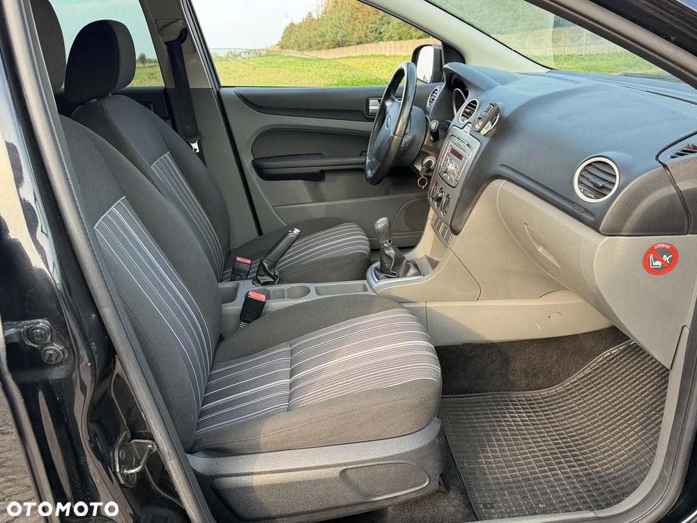 Ford Focus 1.6 Ambiente - 12