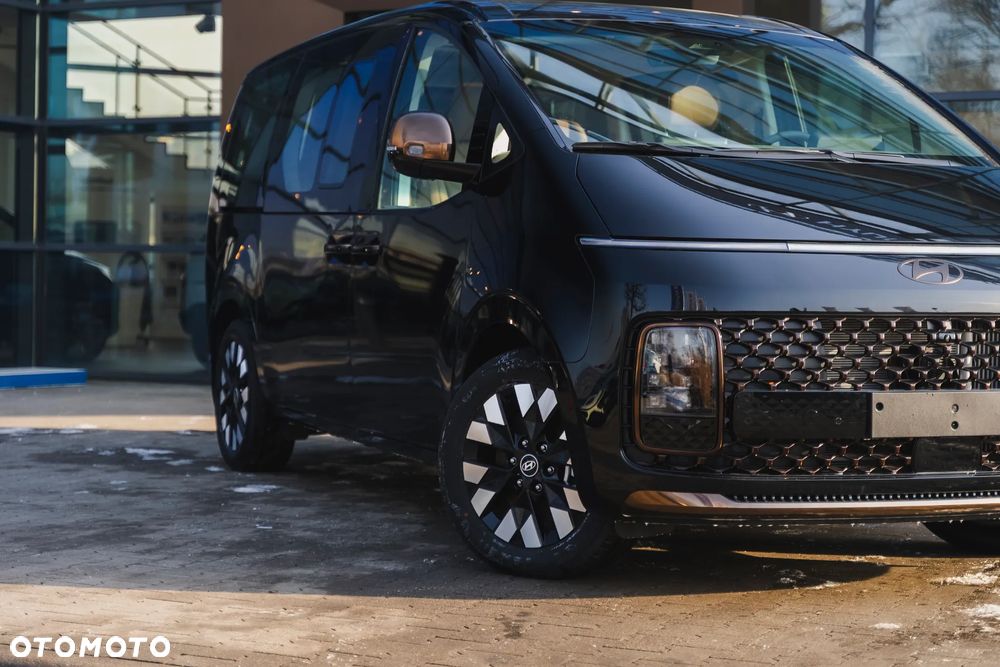 Hyundai Staria 1.6 T-GDI HEV Luxury - 4