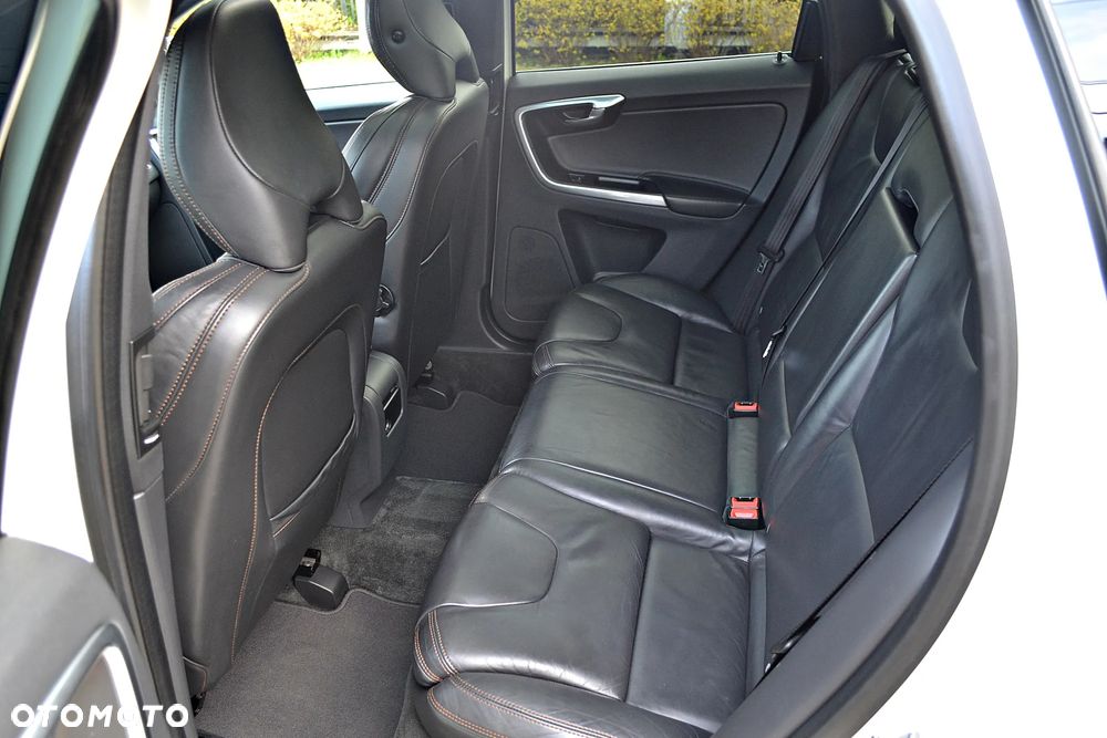 Volvo XC 60 D5 AWD Geartronic Summum - 26