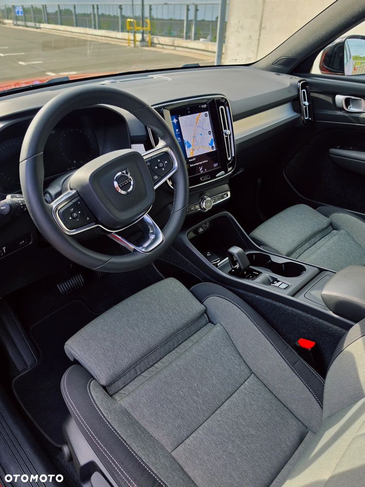 Volvo XC 40 T3 R-Design - 26