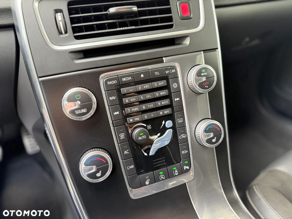 Volvo V60 D4 Geartronic R-Design - 32