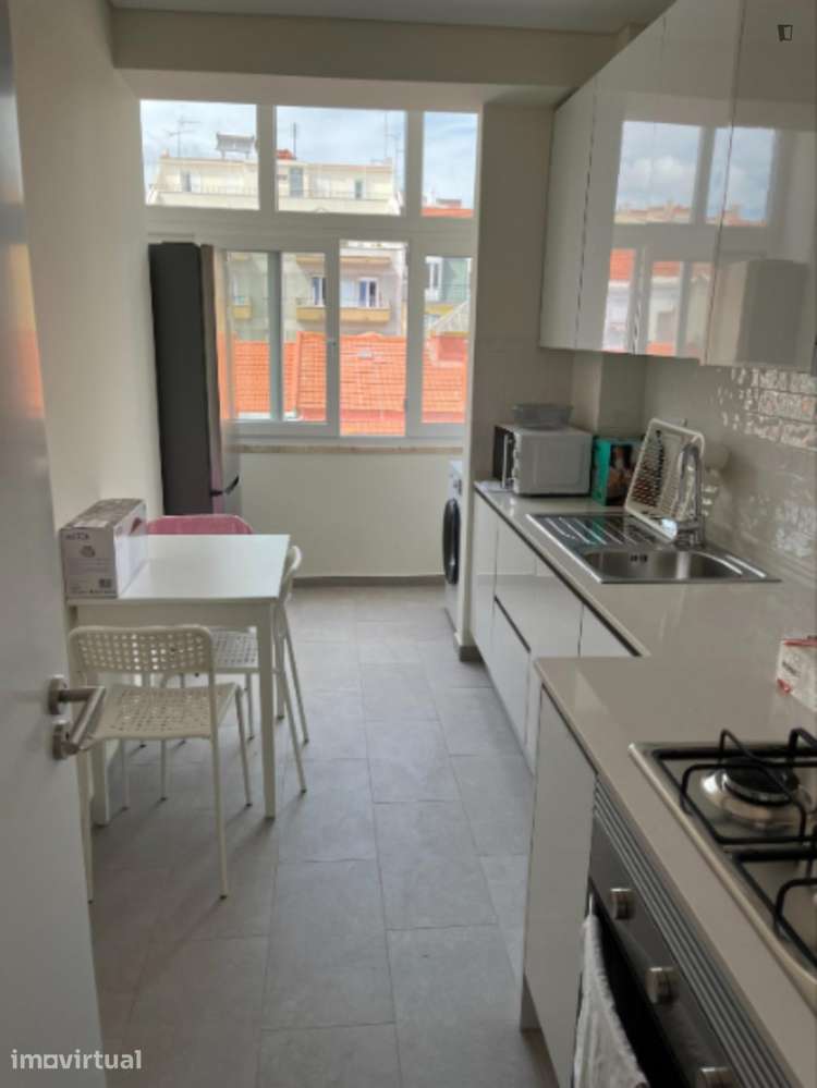 Quarto - localizado em Arroios Lisbon - Grande imagem: 3/10