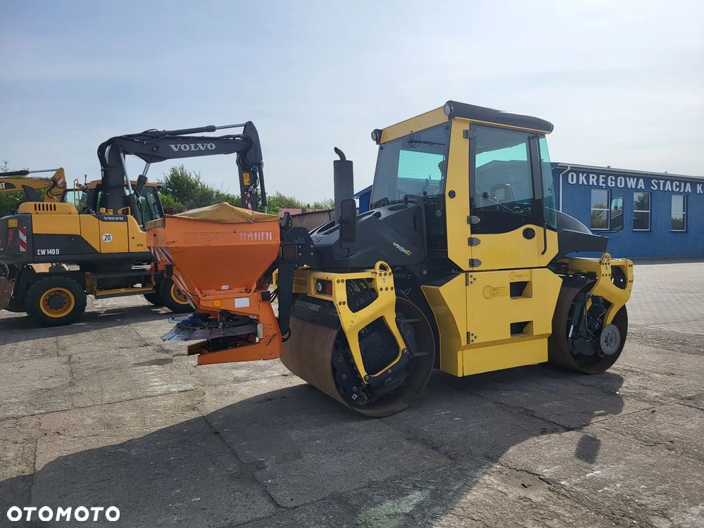 Bomag BW 154 AP 4 AM + rozsypywacz grysu z Niemiec - 3