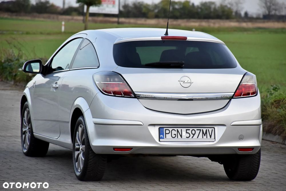 Opel Astra 1.6 Edition 111 Jahre - 10