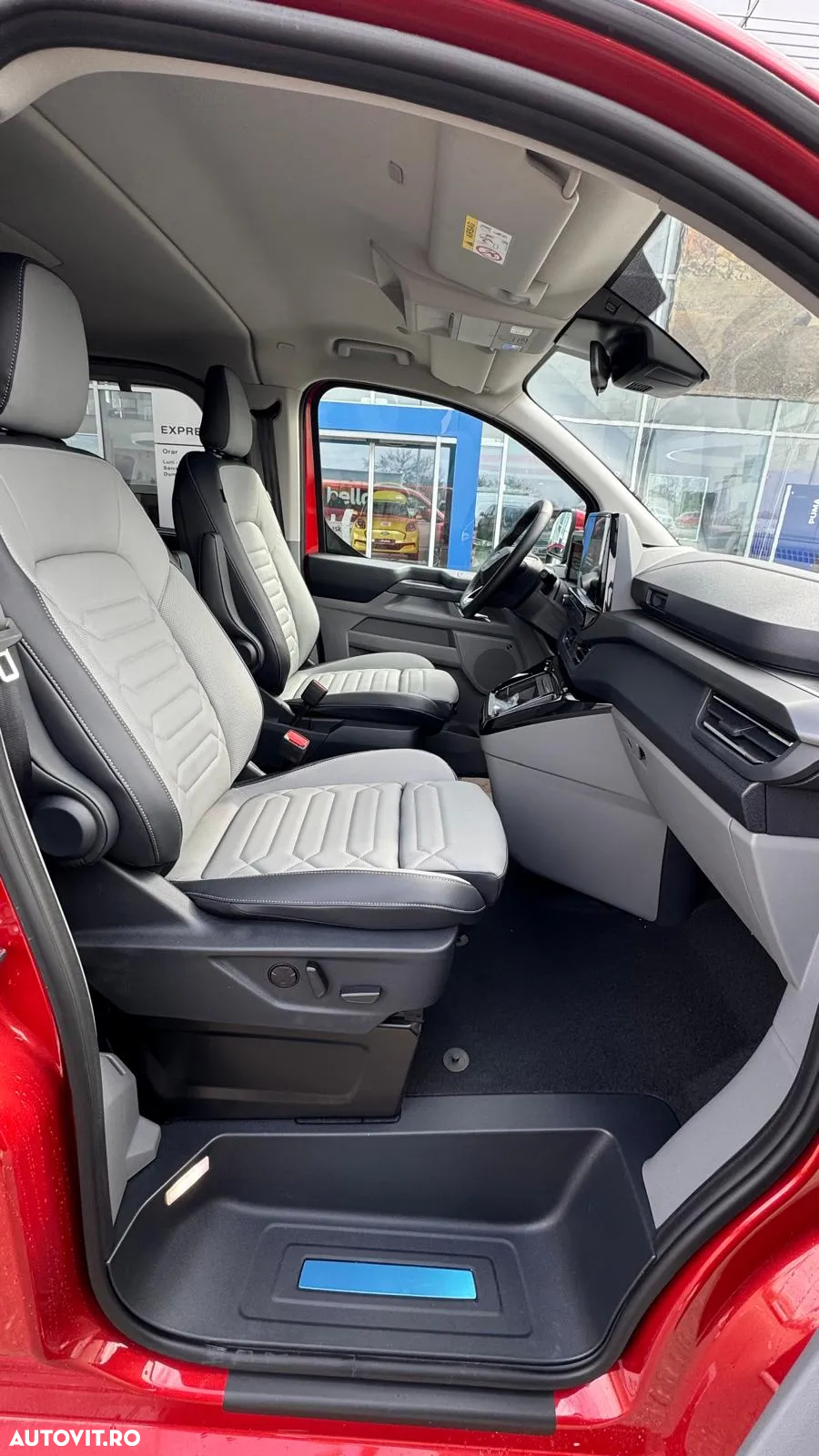 Ford Tourneo Custom Bus 320L 2.0 EcoBlue 170 CP 8AT L2H1 AWD Titanium X - 13