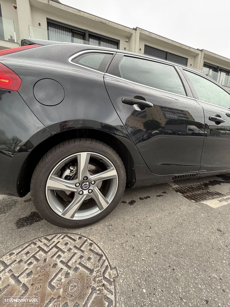 Volvo V40 D2 R Design - 9