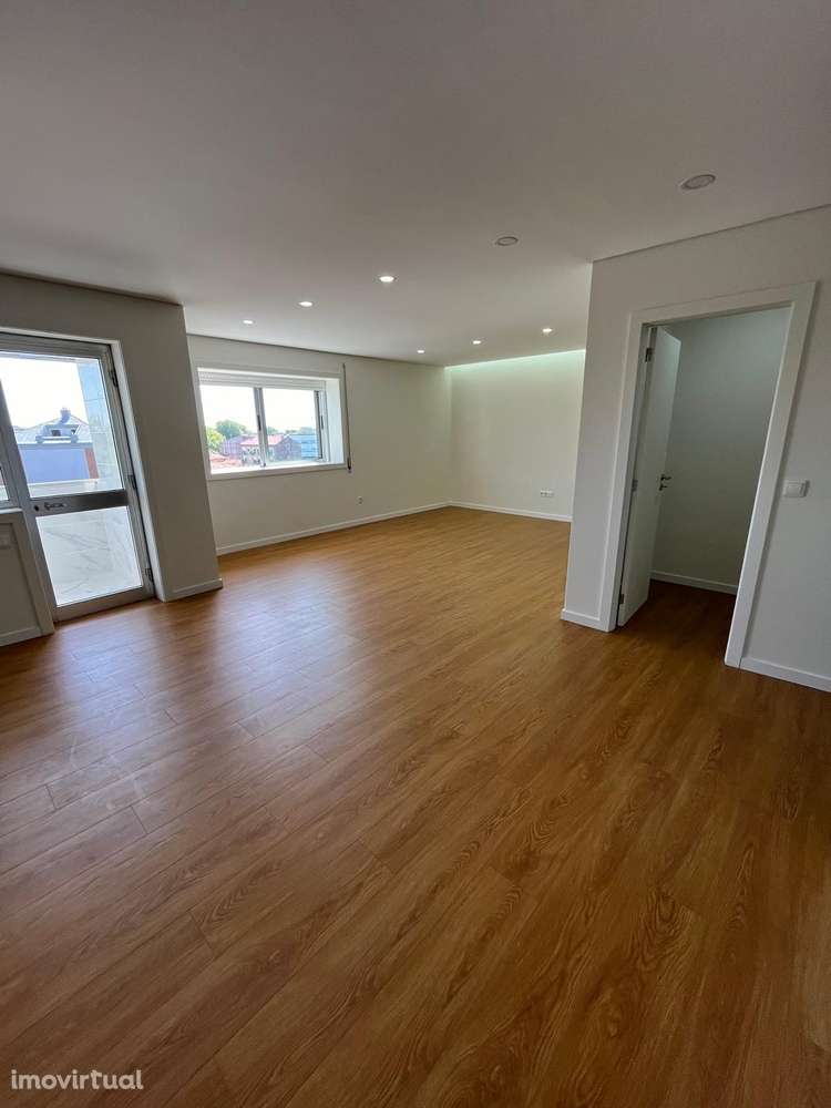 T2  | 120 m² | Totalmente Renovado | Junto ao Metro de Sete Bicas - Grande imagem: 5/18