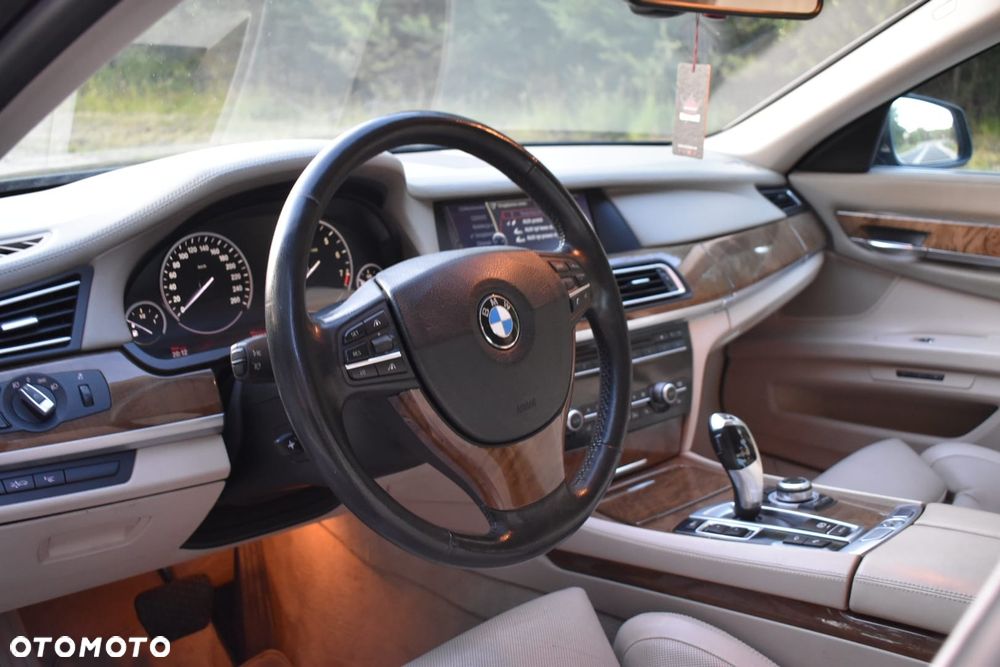 BMW Seria 7 - 8