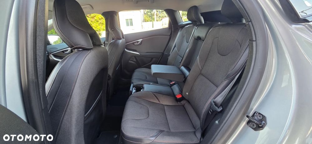 Volvo V40 Cross Country D3 Drive-E Momentum - 28