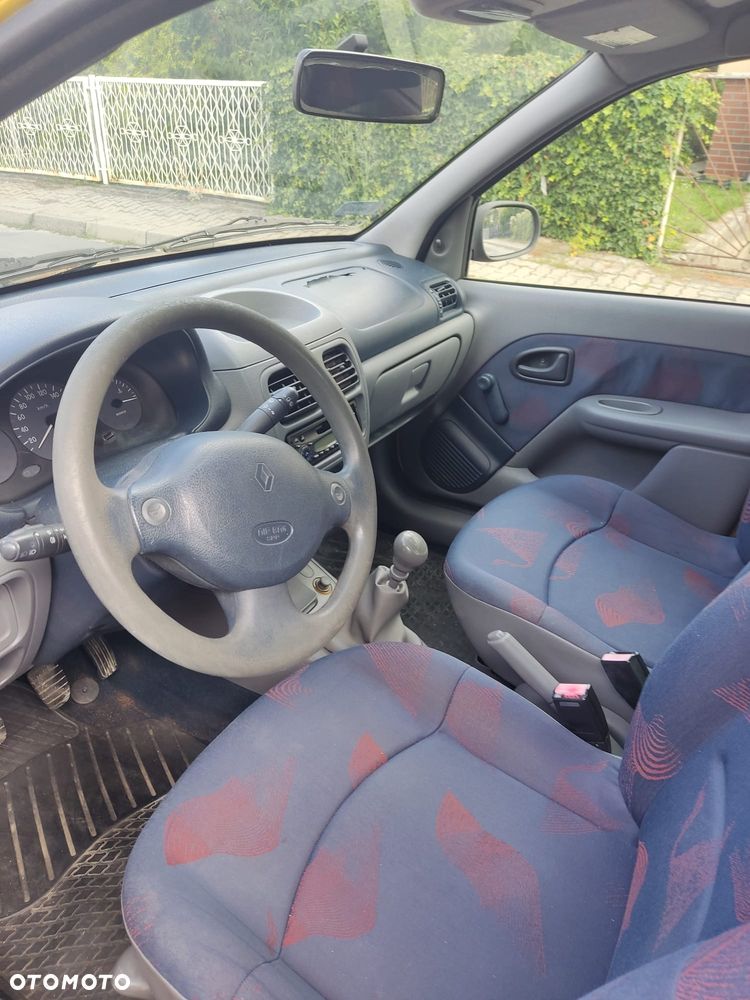 Renault Clio - 11