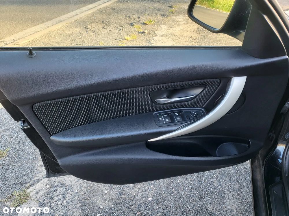 BMW Seria 3 318i Edition Luxury Line Purity - 18