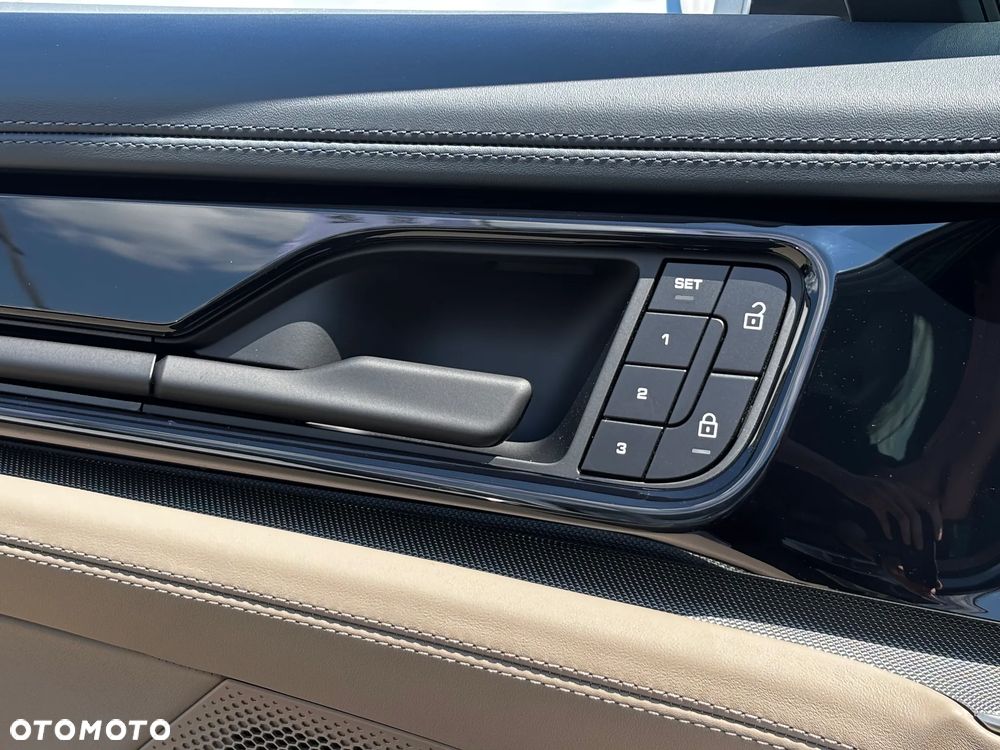 Porsche Panamera 4 - 24