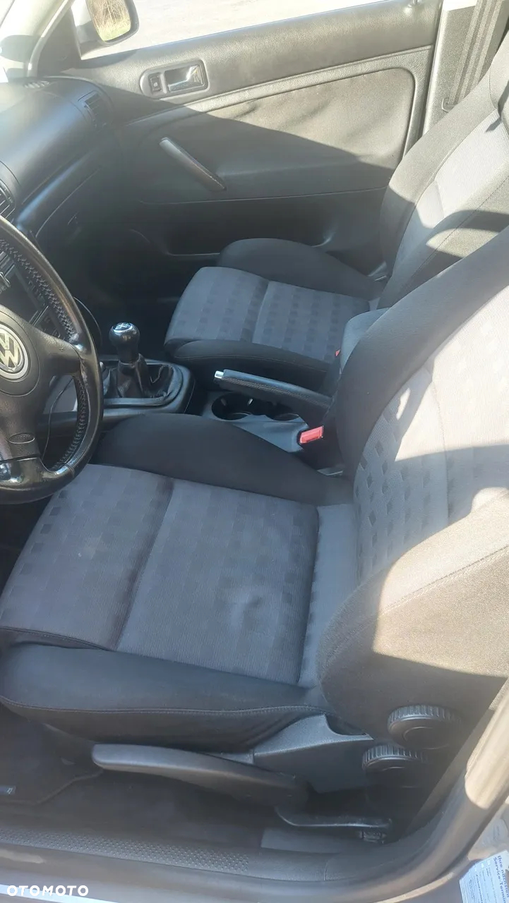 Volkswagen Passat 1.9 TDI Trendline - 11